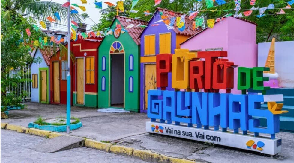 Após agressão a turistas em Porto de Galinhas, Prefeitura de Ipojuca proíbe taxa de consumação mínima nas praias