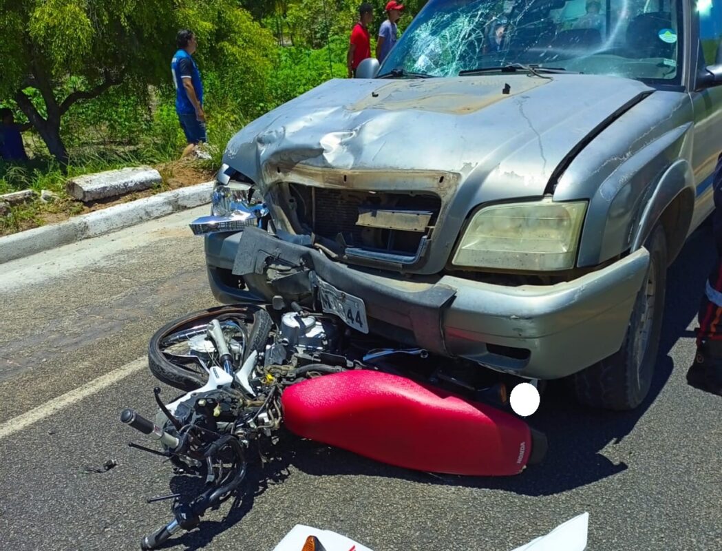 Mulher Morre Ap S Perder Controle De Moto E Bater Em Caminhonete Na Pb