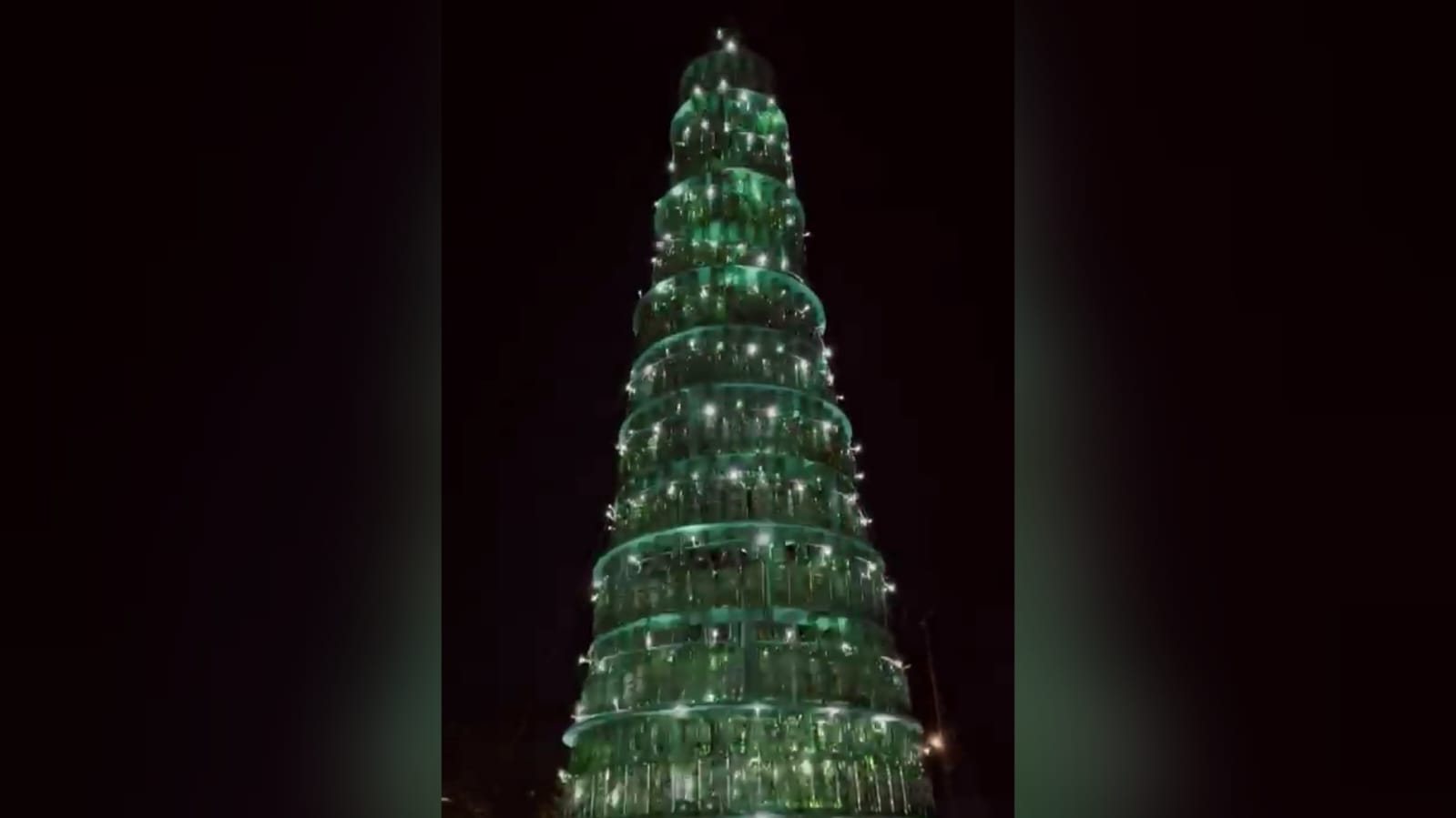 rvore de Natal de Heineken no Serto da Paraba.