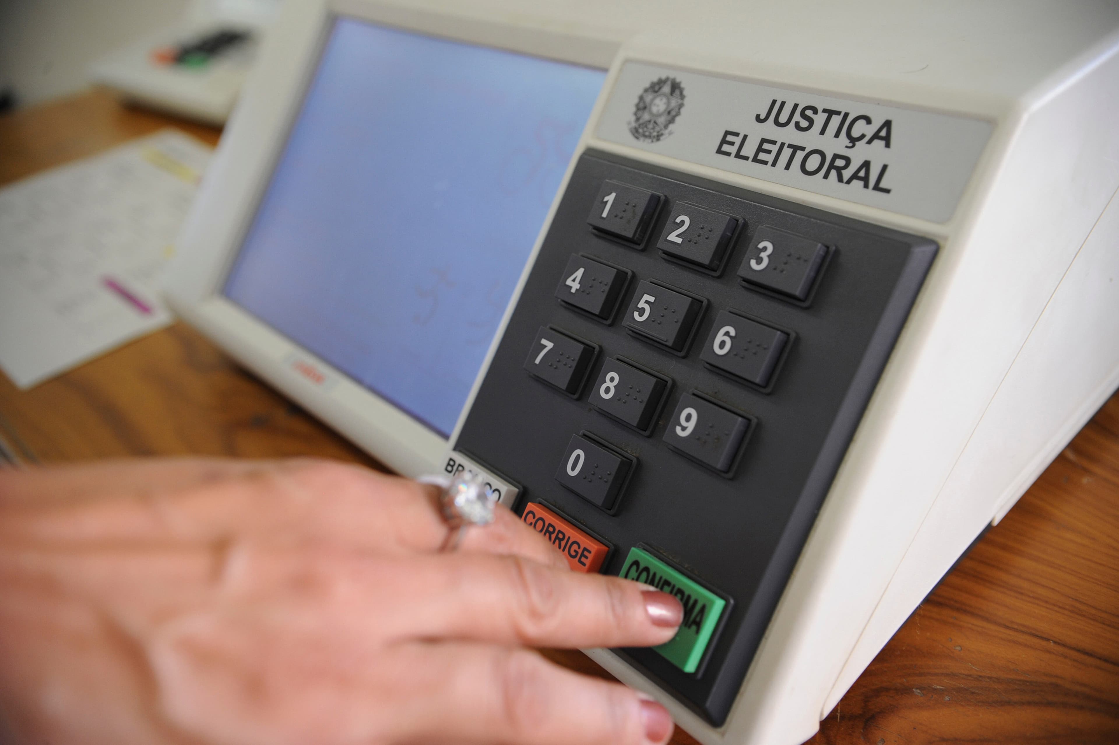 Em busca da reeleição, deputados federais da Paraíba arrecadam de R$ 300 mil a R$ 2,6 milhões para campanha