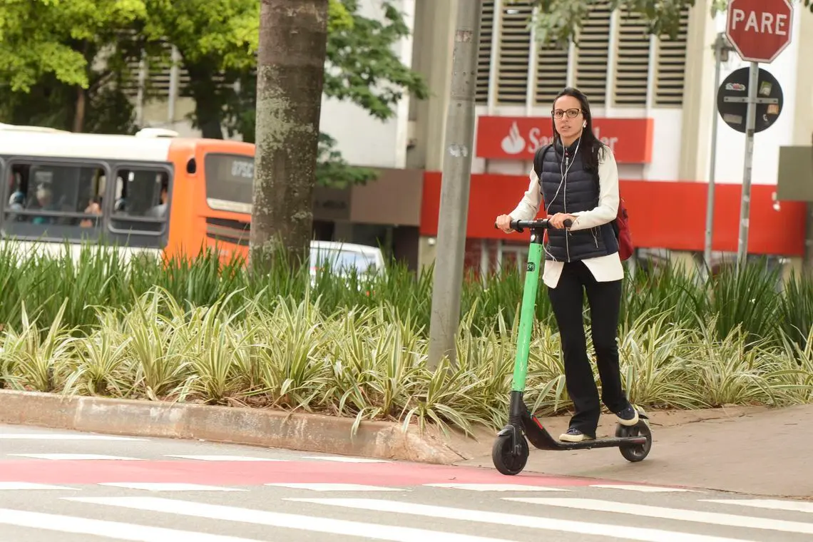 Presença de patinetes elétricos nas ruas de João Pessoa gera questionamento sobre autorização