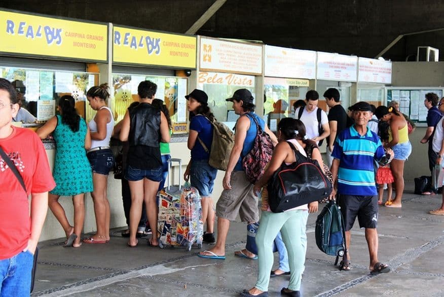 Governador Lucas Ribeiro decreta gratuidade no transporte intermunicipal para eleitores