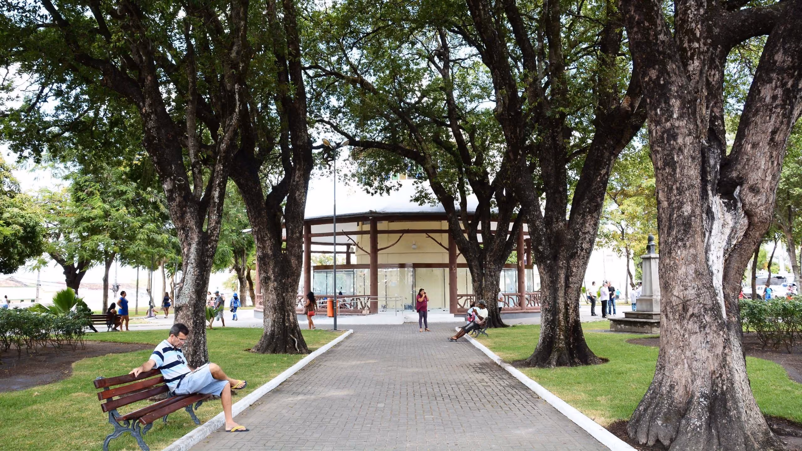 Pavilhão do Chá é cercado por grades e Instituto de Arquitetos repudia intervenção: “sem autorização do IPHAN”