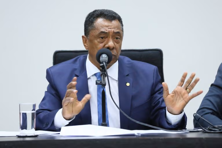 Deputado Damião Feliciano critica polarização: "povo não quer saber dessa briga, quer trabalho"