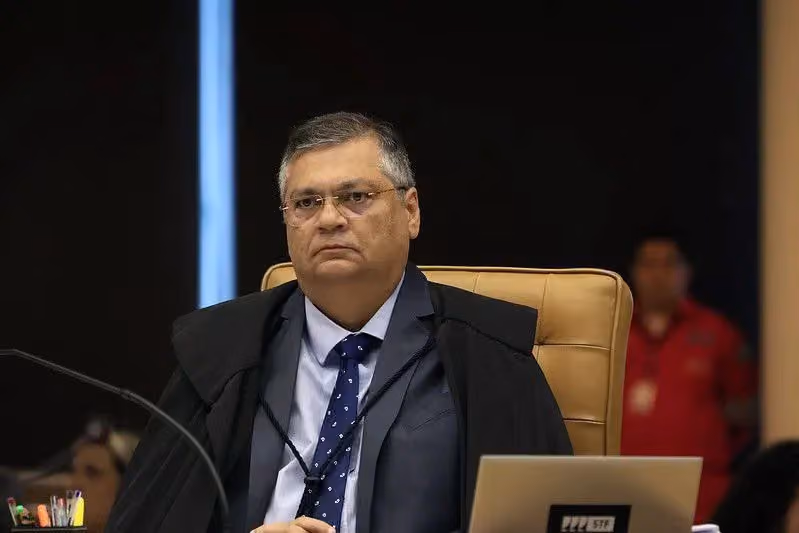 Dino manda restaurar publicação de humorista sobre Nossa Senhora Aparecida retirada após ação de Flávio Bolsonaro