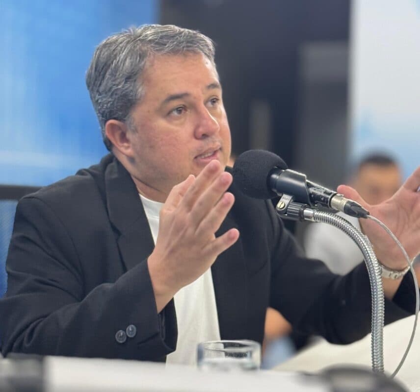 Efraim Filho anuncia lançamento de pré-candidatura com presença de Flávio Bolsonaro em março