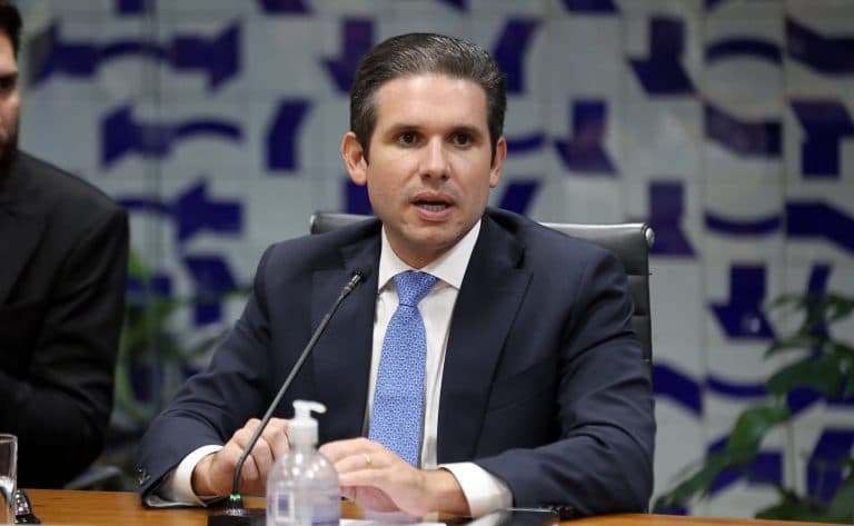 Hugo Motta anuncia 1º audiência da Comissão Especial da PEC 6x1 para quinta-feira na ALPB: "tema nacional discutido localmente"