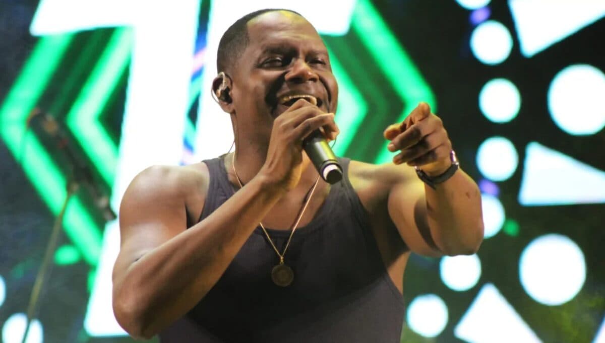 Hoje: Tatau, ex-vocalista do Araketu, puxa bloco no Parque das Três Ruas