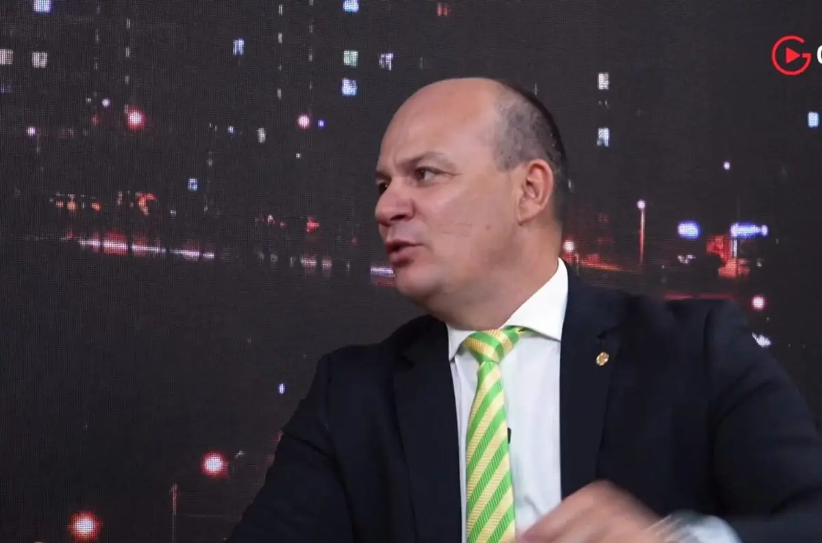 Cabo Gilberto elogia Flávio Bolsonaro após EUA classificarem PCC e CV como terroristas: "fez mais pelo povo do que Lula"