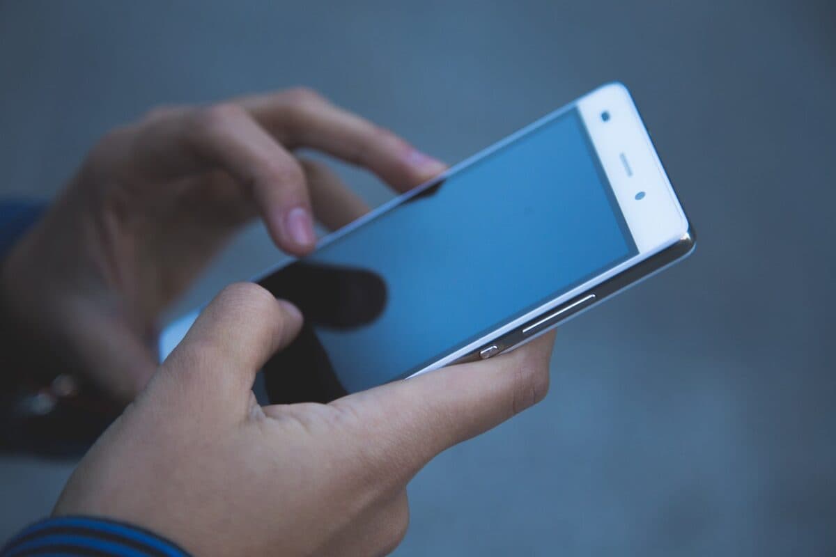 Dia das Mães: Procon-PB revela diferença de até 113,48% no preço de mesmo aparelho celular