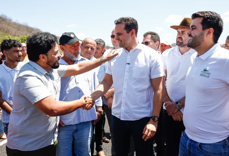 Em lados opostos, Lucas Ribeiro descarta polarização com Bruno Cunha Lima e quer solução para crise em Campina: "me cabe ajudar"