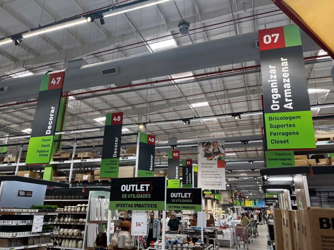 Black Friday e fim de ano projetam alta de 18% no faturamento e Ferreira Costa abre 70 vagas de emprego na Paraíba