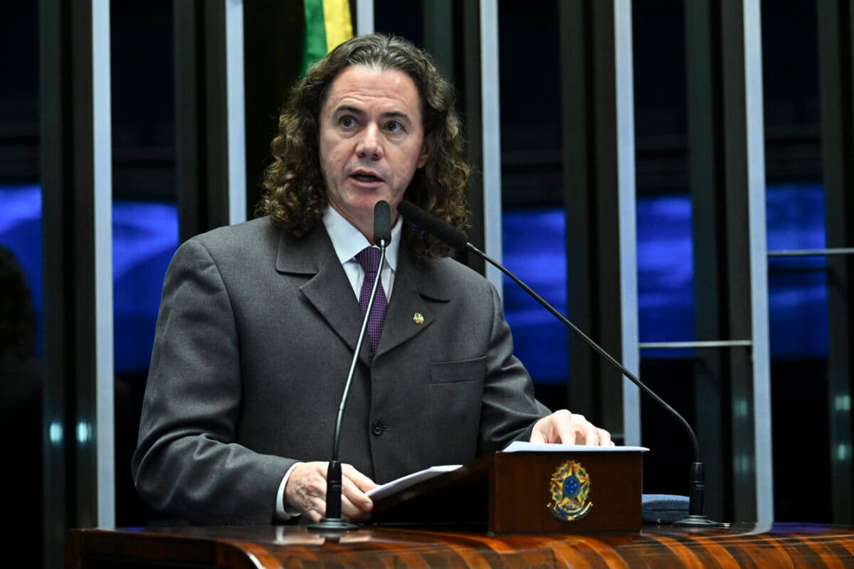 Veneziano reage às acusações de Daniella Ribeiro sobre chantagem e fala em processo contra a senadora