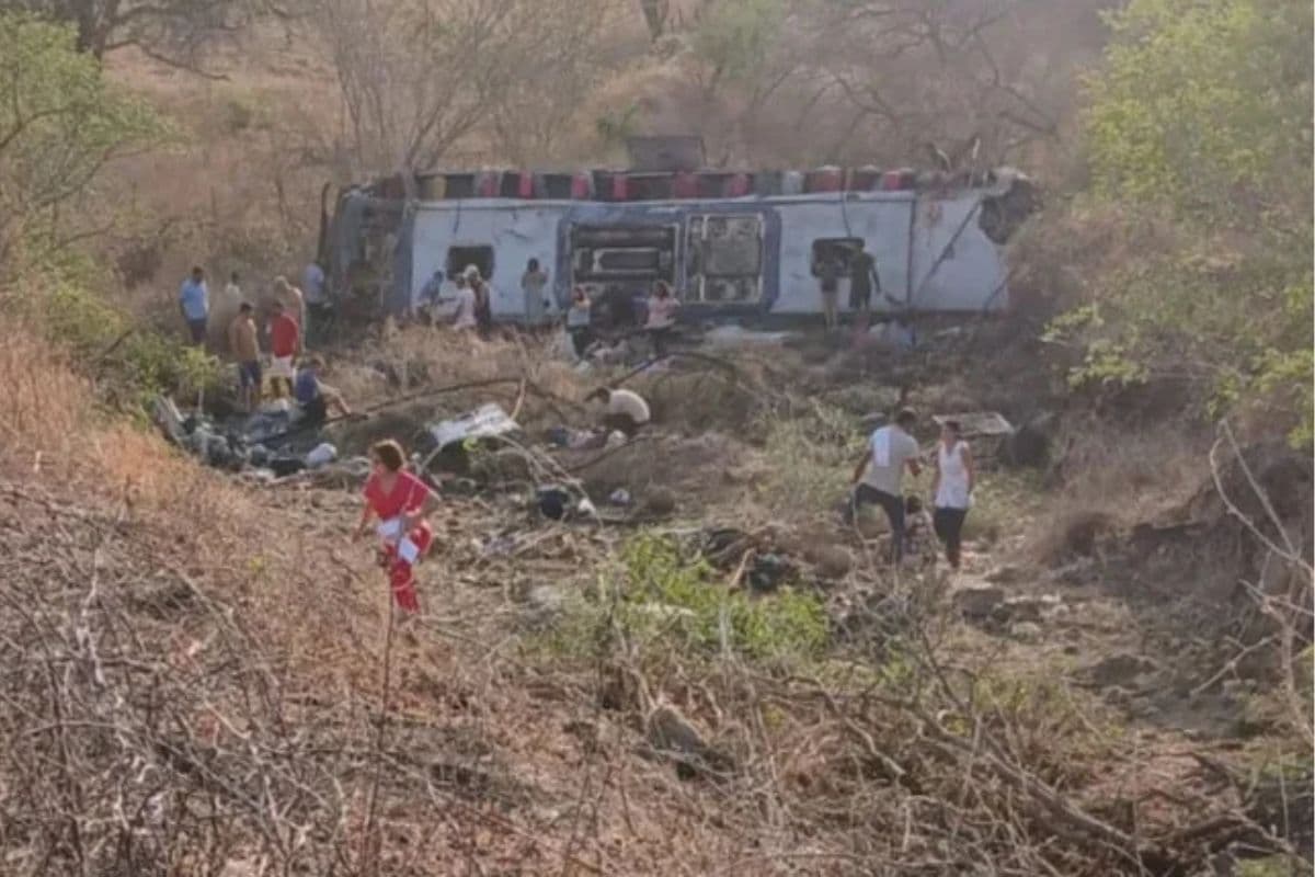 Acidente com ônibus de romeiros deixa 15 mortos ao retornar de Juazeiro do Norte