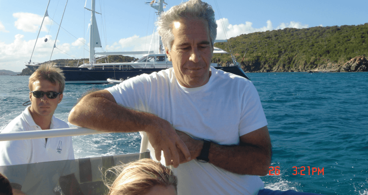 E-mails revelam passagem de Jeffrey Epstein por João Pessoa: “norte tem as mulheres mais feias”
