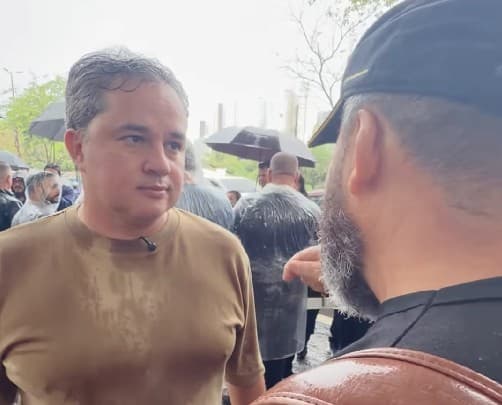 Senador Efraim Filho vai a ato das forças de segurança da Paraíba: “não merecem ter o pior salário do Brasil”