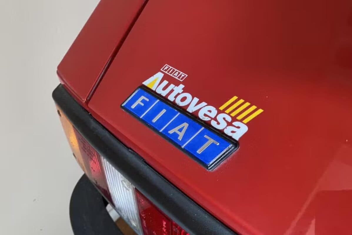 Fiat 147 "zero km" de ex senador paraibano é revelado após 40 anos guardado