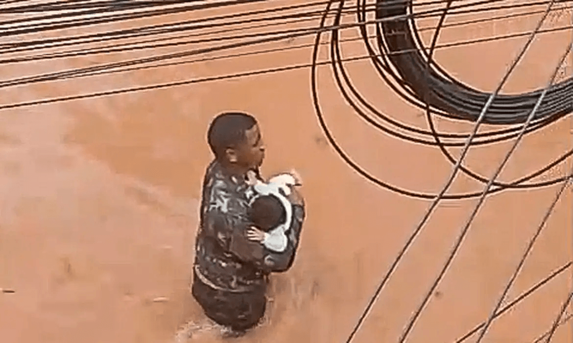 "Eu só fui”: ex-soldado salva criança de inundação em Juiz de Fora