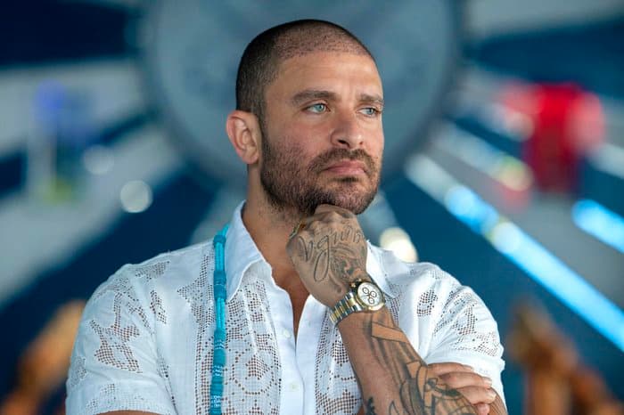 Diogo Nogueira homenageia Paolla Oliveira em estreia de turnê