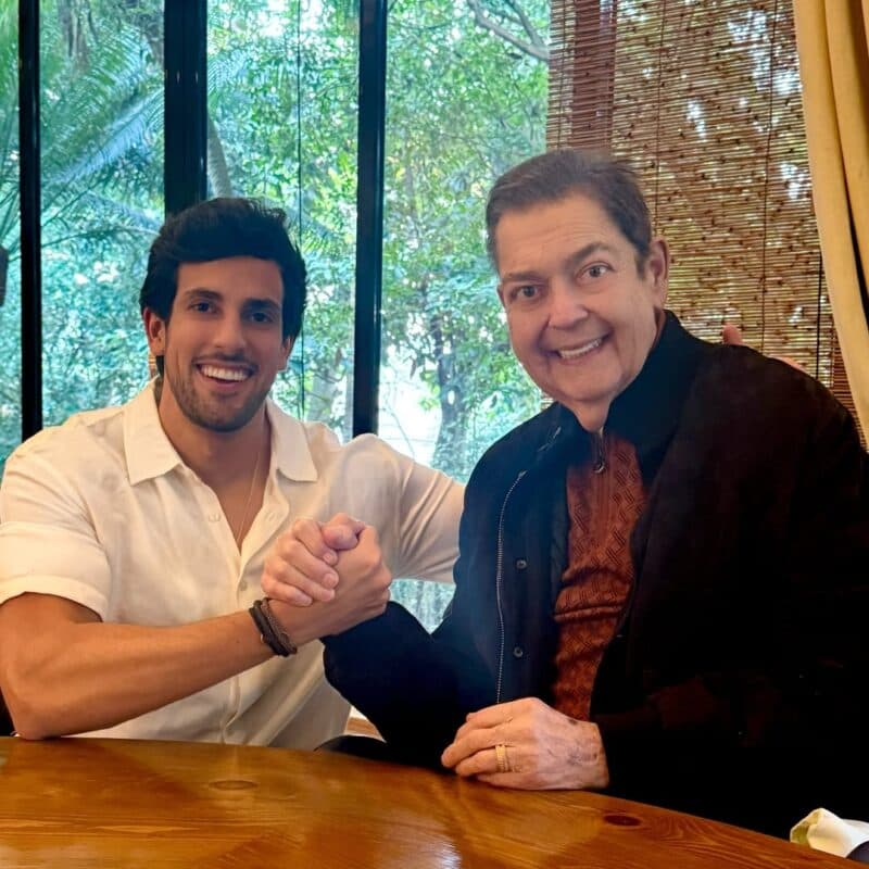 Faustão reaparece nas redes sociais em homenagem do genro