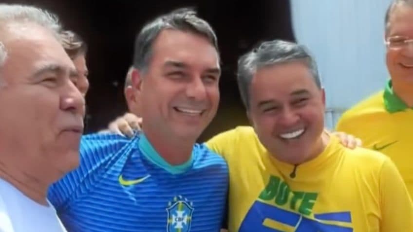 Efraim Filho revela vinda de Flávio Bolsonaro à Paraíba em setembro: "estado é vitrine da direita no Nordeste"