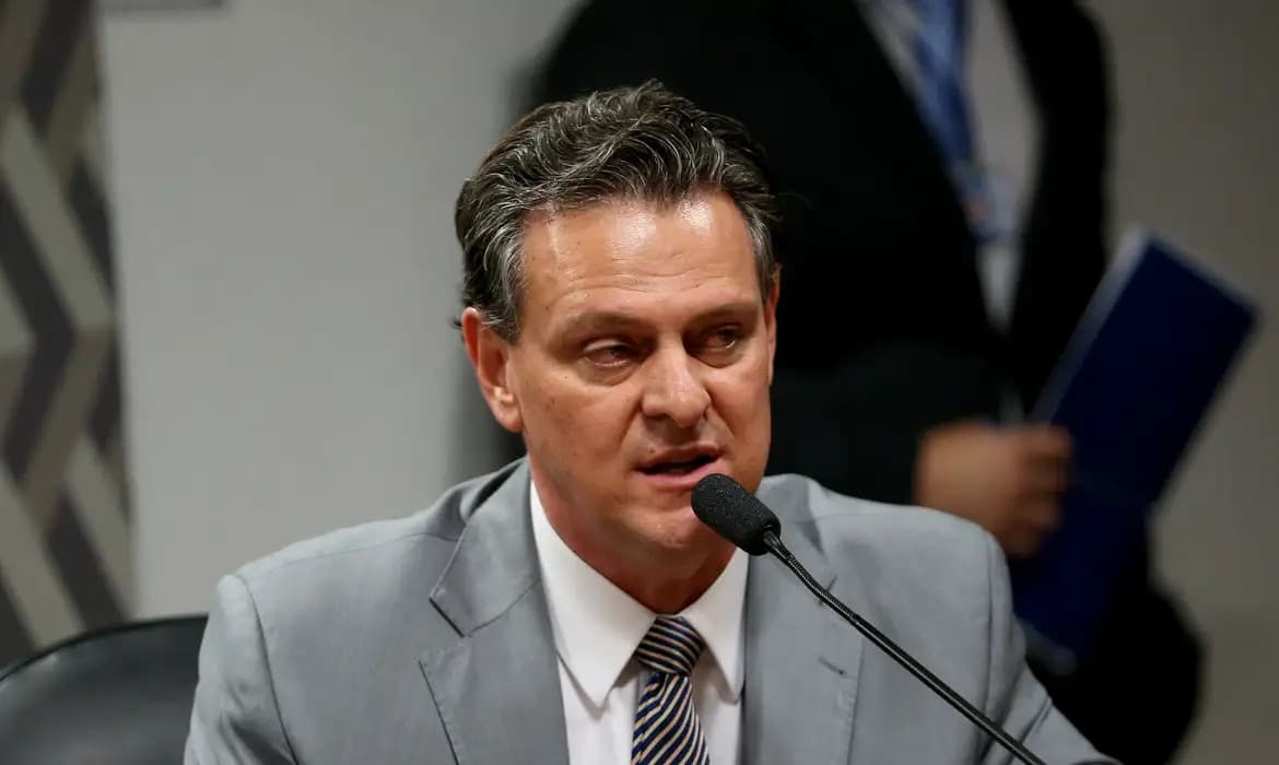 Ministro da Agricultura e Pecuária é exonerado para votar na CPMI do INSS