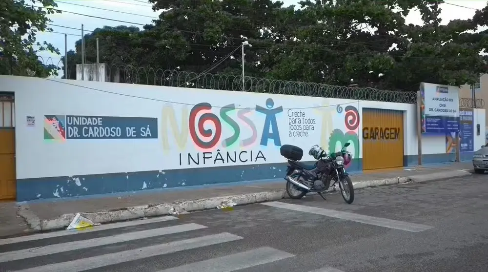 Mãe flagra e denuncia gritos e agressão a filho autista por professor em creche de Petrolina