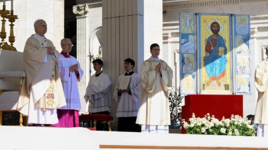 Papa Leão XIV celebra 1ª missa de Páscoa e pede paz no mundo