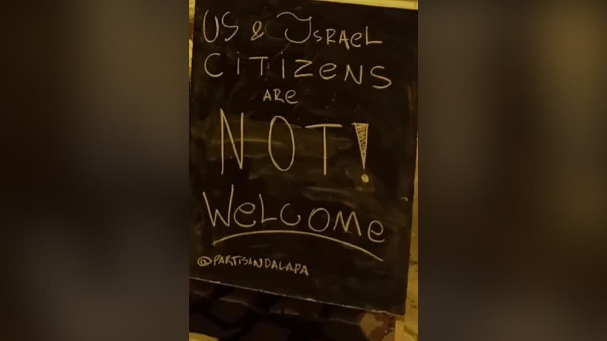 Bar é multado após restrição contra cidadãos dos EUA e de Israel