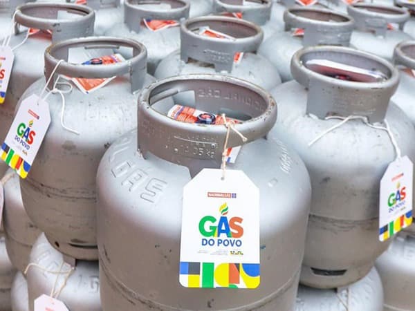 Governo anuncia reajuste no Gás do Povo e novas medidas para conter alta dos combustíveis