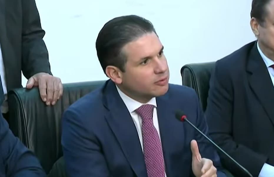 Hugo Motta cria comissão para analisar PEC que reduz maioridade penal