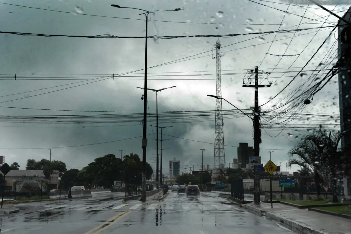 Chuva forte deve atingir João Pessoa durante todo final de semana com risco de alagamentos e pequenos deslizamentos