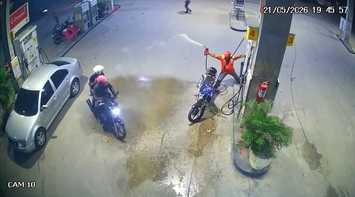 Frentista reage a assalto e joga gasolina em criminosos, em João Pessoa; confira vídeo