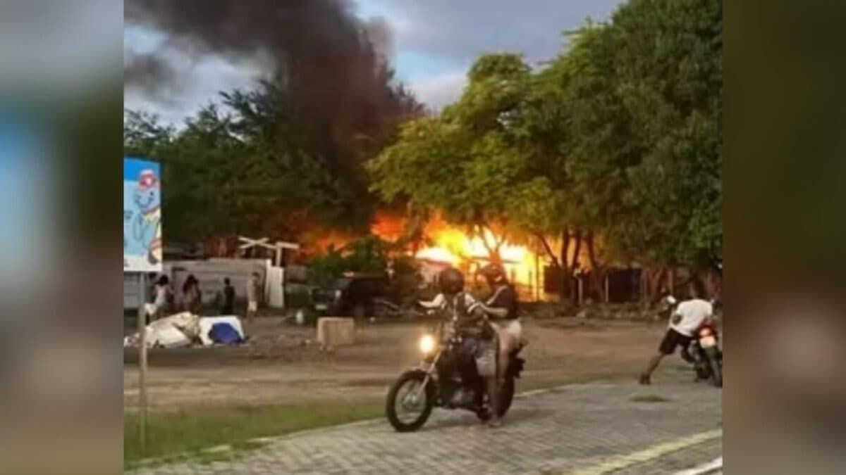 Incêndio destrói moradias na comunidade Portelinha, em Cabedelo