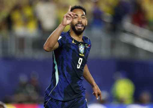 "Desculpa, Nike": Matheus Cunha brinca com venda de camisas da Seleção e faz loja de amigo viralizar
