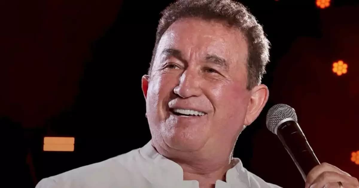 Palco cede durante show de Amado Batista em São João na Bahia