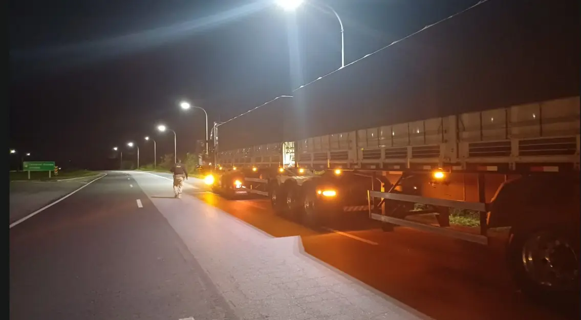 PRF retém caminhão com quase 33 toneladas de excesso de peso na BR-230 em Campina Grande