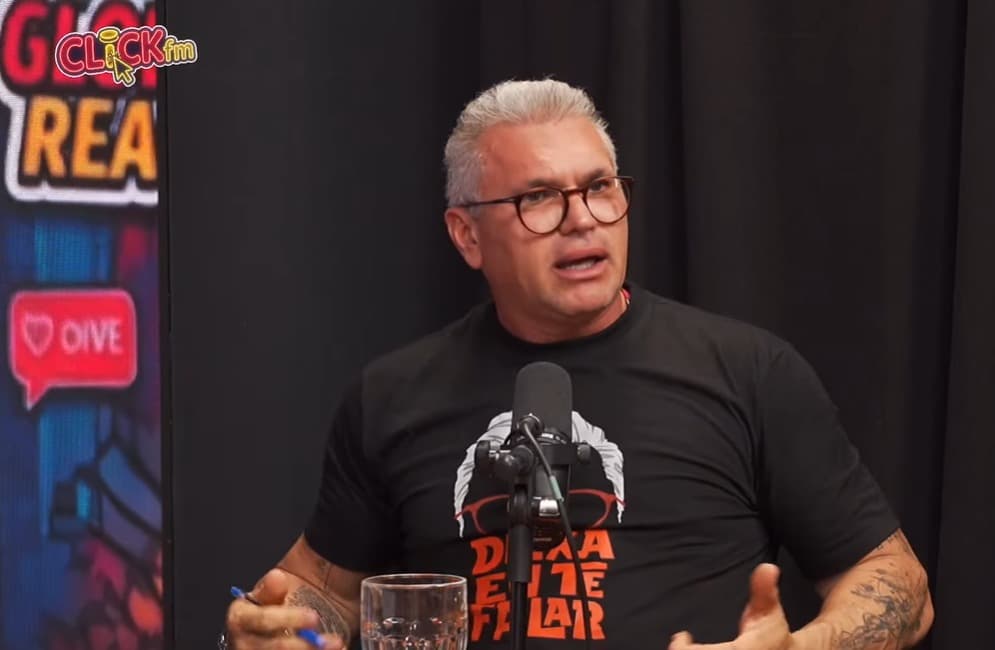 'Ali não tem ninguém com a mente equilibrada', diz Julian Lemos sobre família Bolsonaro