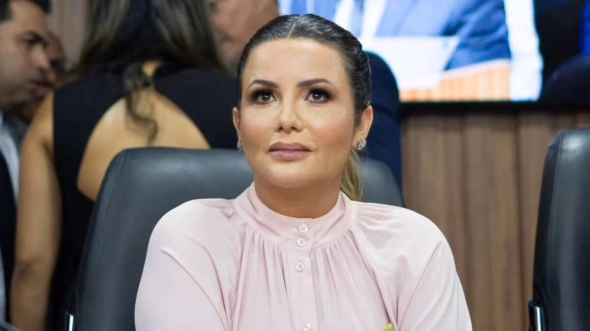 Tacyana Leitão descumpre liminar para nomear concursados e nova decisão judicial aponta possível crime de desobediência