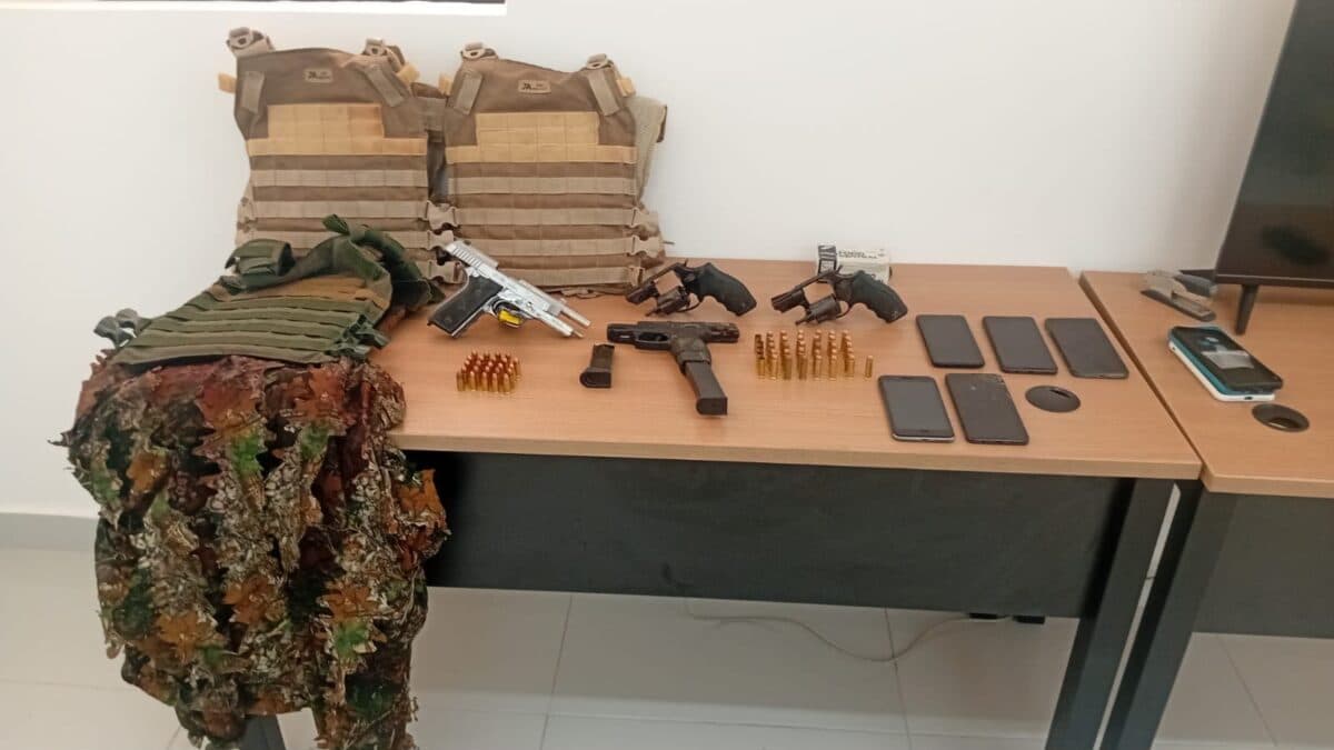 Cinco suspeitos são presos após troca de tiros com a PM; carro apreendido era ligado a homem investigado por mais de 80 homicídios na Paraíba