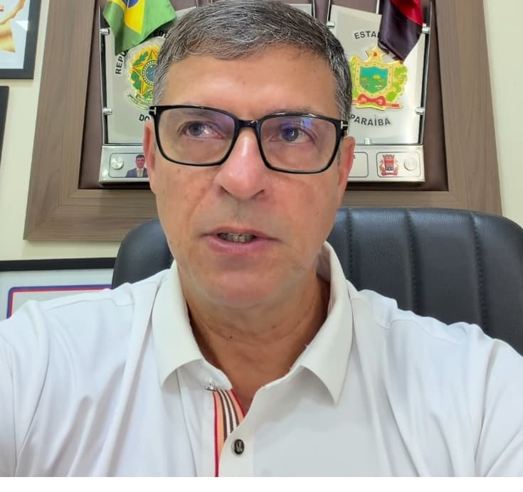 Vitor Hugo anuncia pausa em campanha eleitoral após ter registro de candidatura indeferido