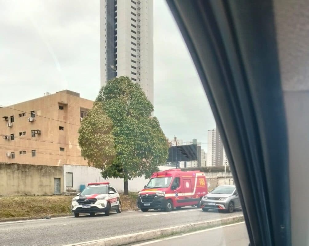 Chuva e acidentes travam trânsito na BR-230 em João Pessoa nesta sexta-feira