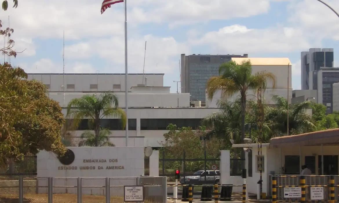 EUA suspendem serviços de embaixada e consulados no Brasil por questões de segurança