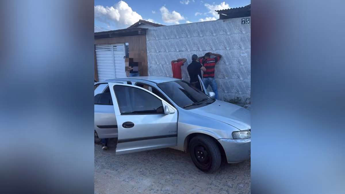 Polícia prende grupo suspeito de roubos a residências de políticos na Paraíba