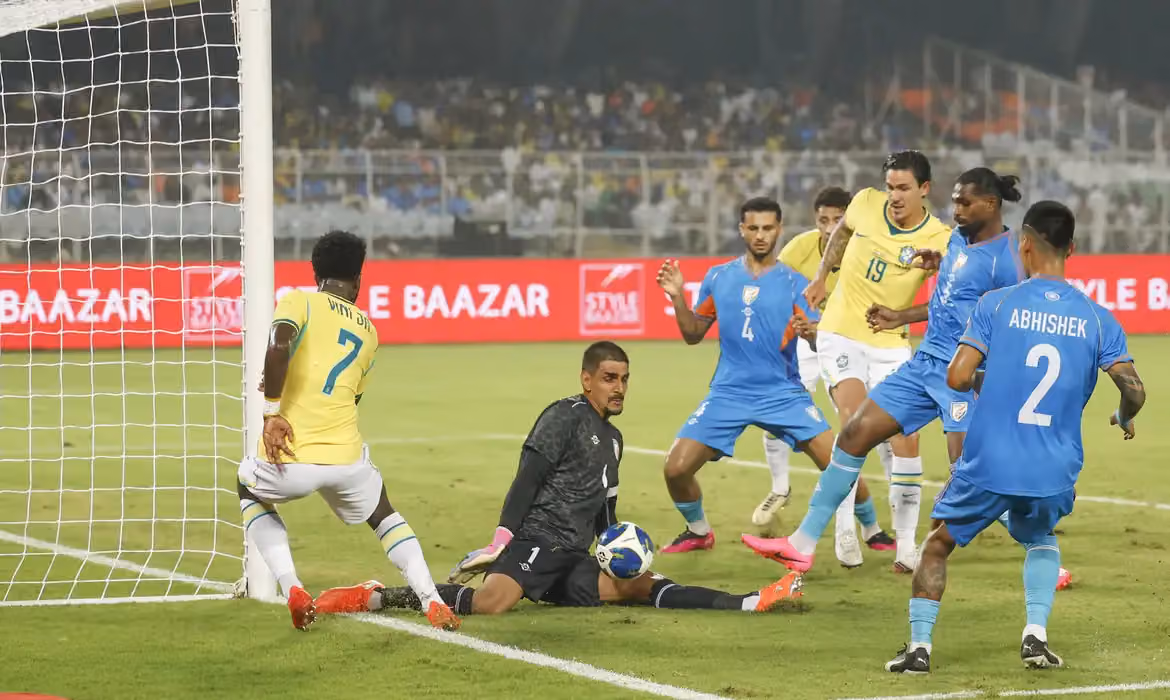 Brasil goleia a Índia por 4 a 0, mas não convence