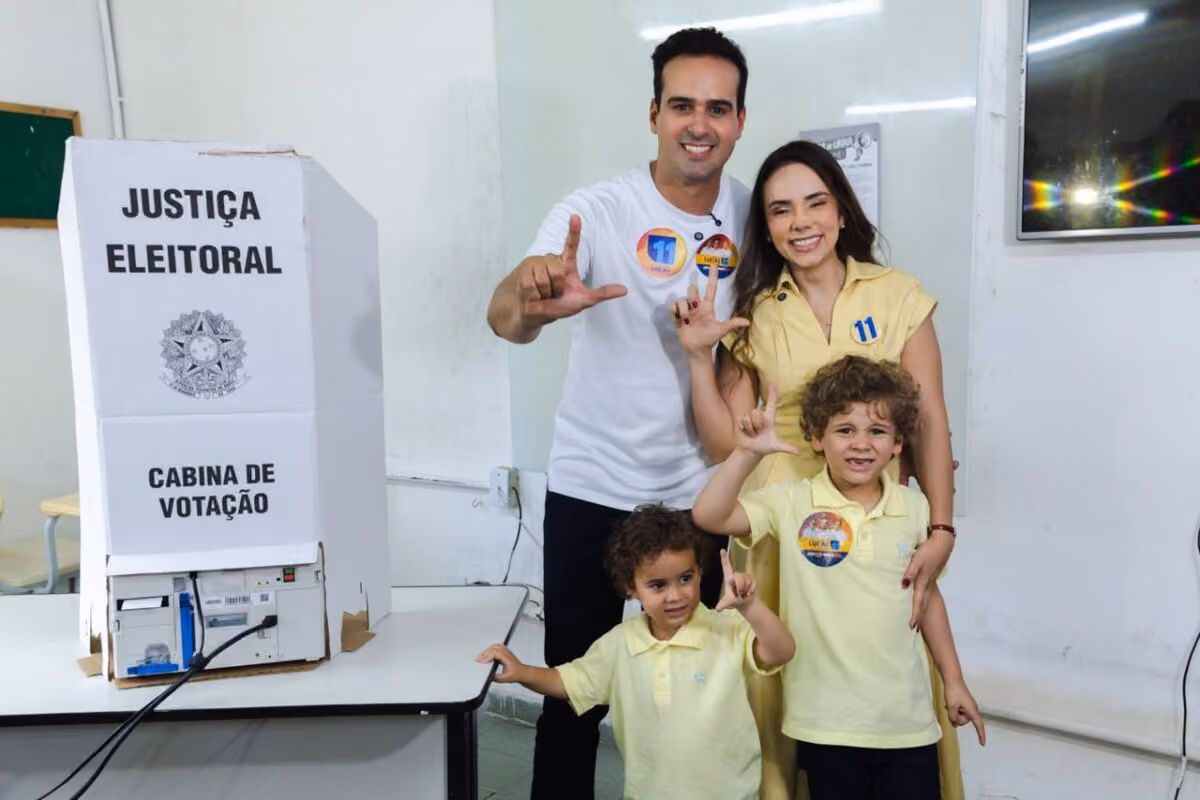 Lucas Ribeiro vota acompanhado da família e de aliados em Campina Grande: "plantamos o bem e iremos colher"