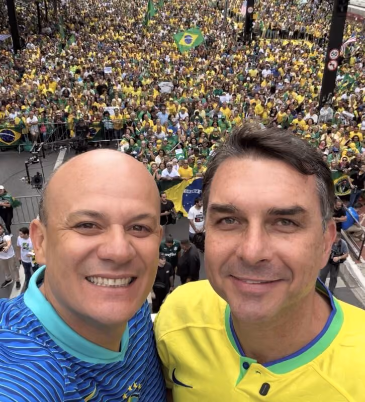 Flávio Bolsonaro deve fazer caravana pela Paraíba e Cabo Gilberto aposta superar "1 milhão de votos": "Jair me pediu"