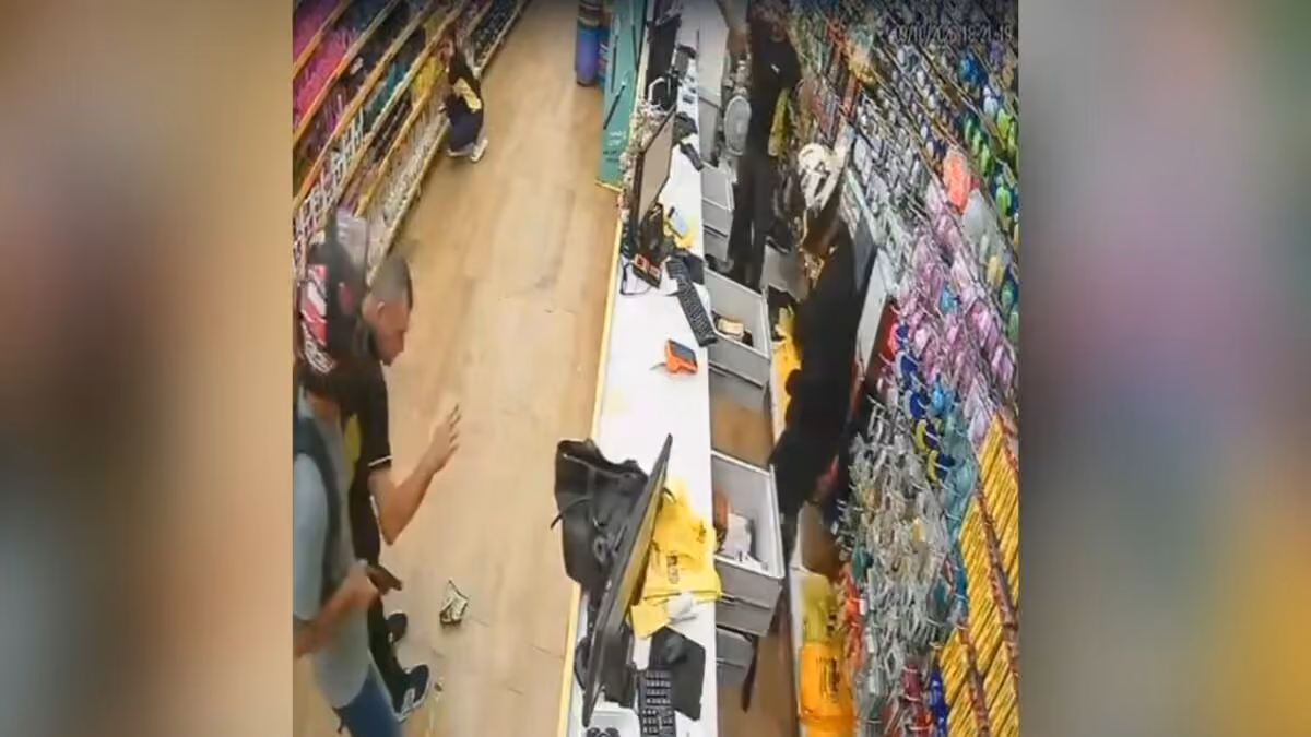 Bandidos agridem funcionários durante assalto a loja na General Osório, em João Pessoa