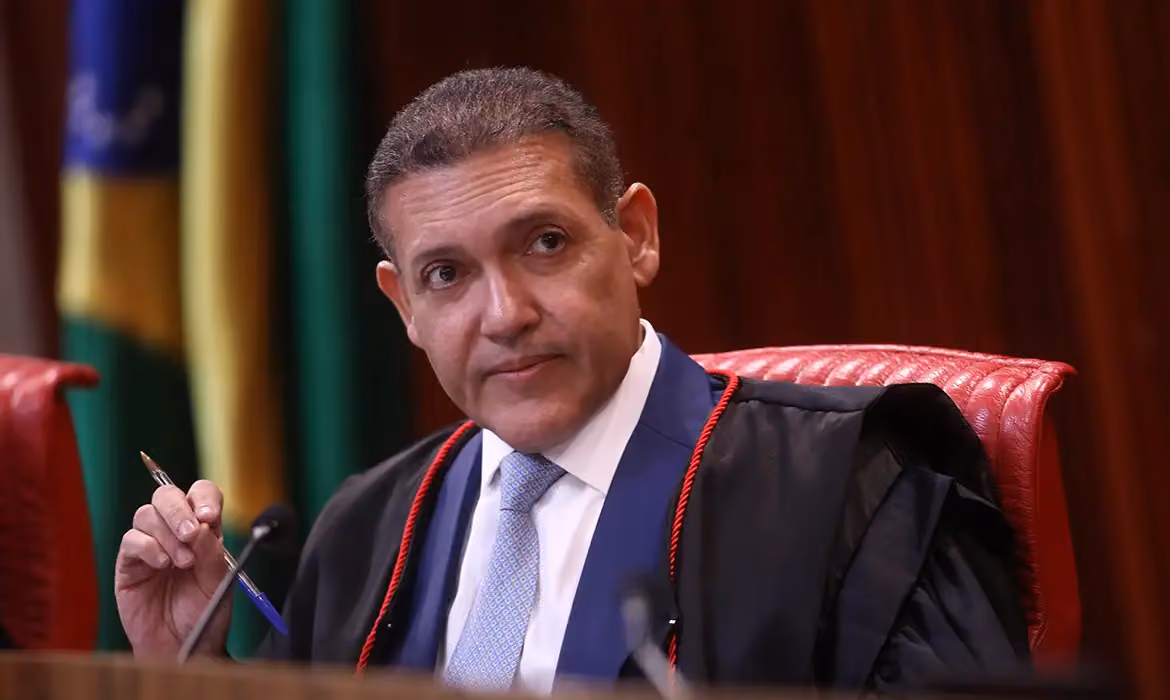 Nunes Marques determina área técnica do TSE apurar conteúdos do canal "Exército do Lula"
