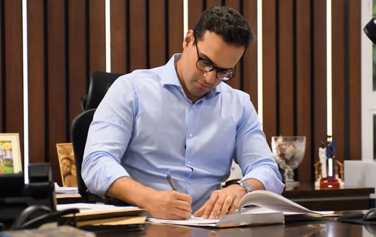 Lucas Ribeiro encaminha, para ALPB, Projeto de Lei que isenta IPVA de veículos de transporte por aplicativos